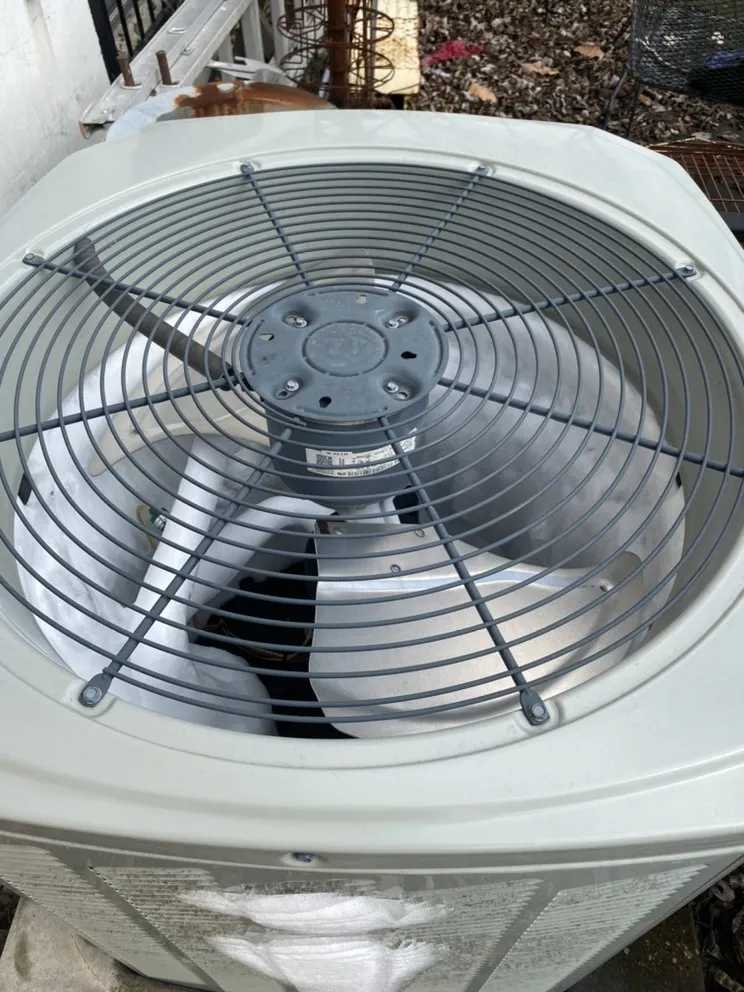 Slide of Lindo’s heating & Cooling service