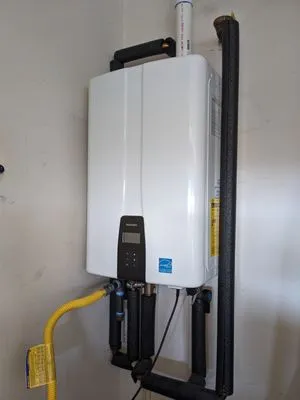 Louie's Plumbing Heating & Air Logo