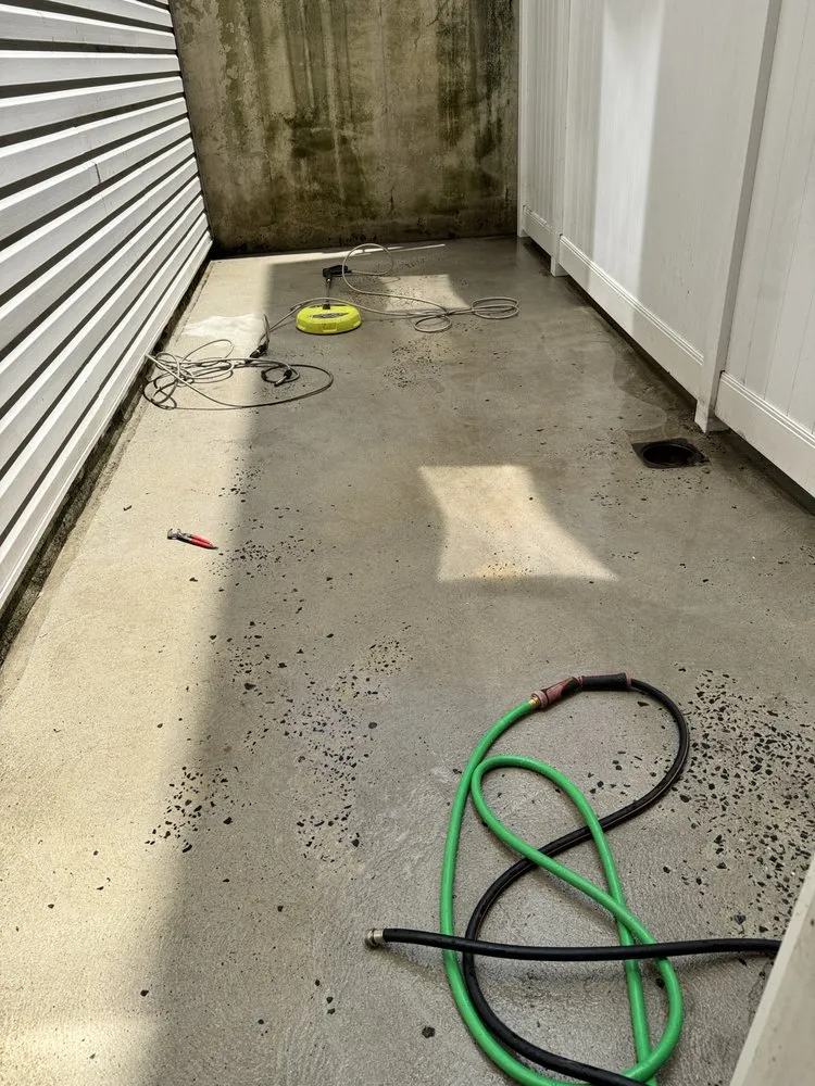 Slide of Luna Brothers Maintenance Team