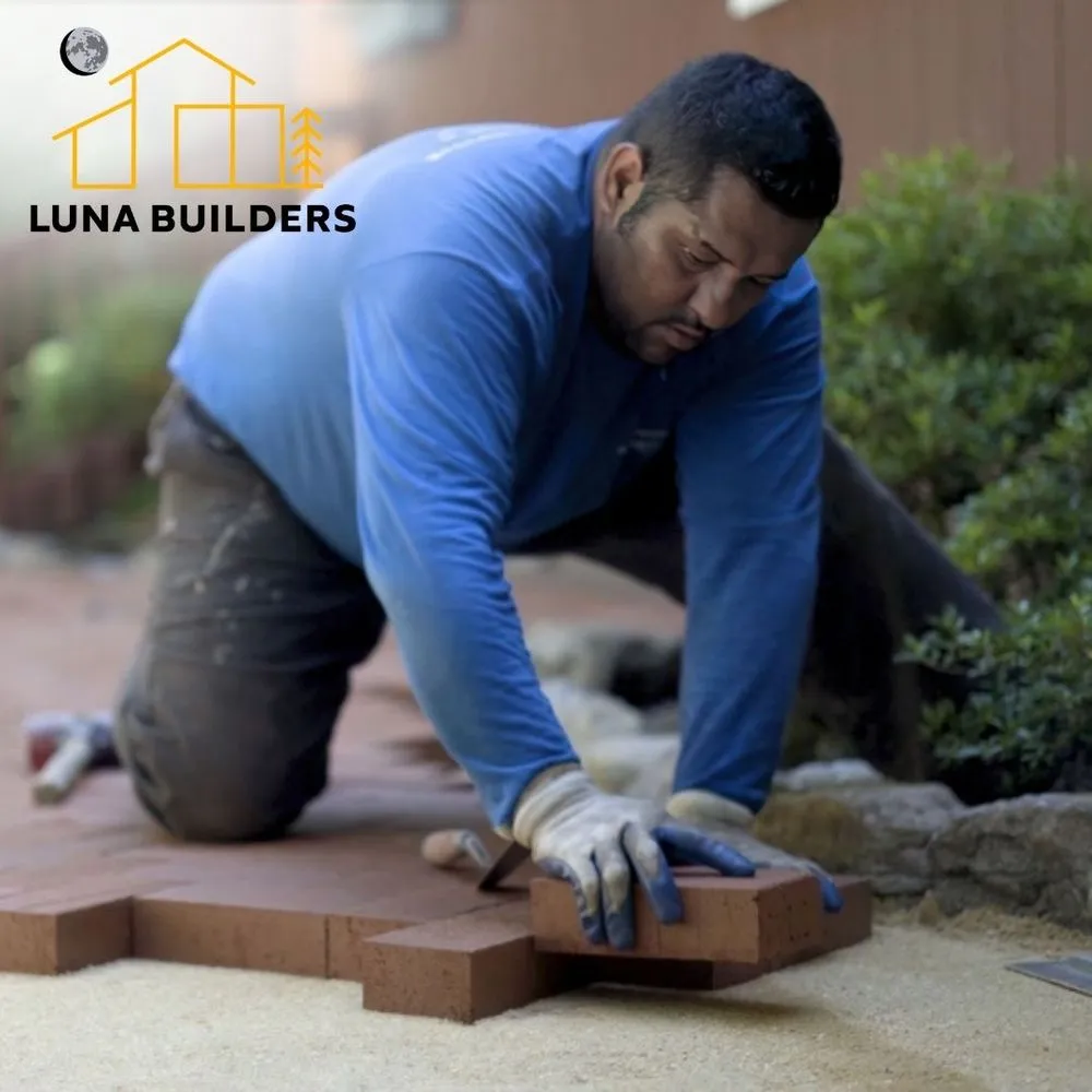 Slide of Luna Builders