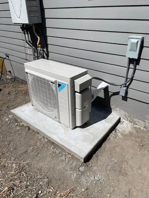 Slide of Lunt Heating & Air Conditioning