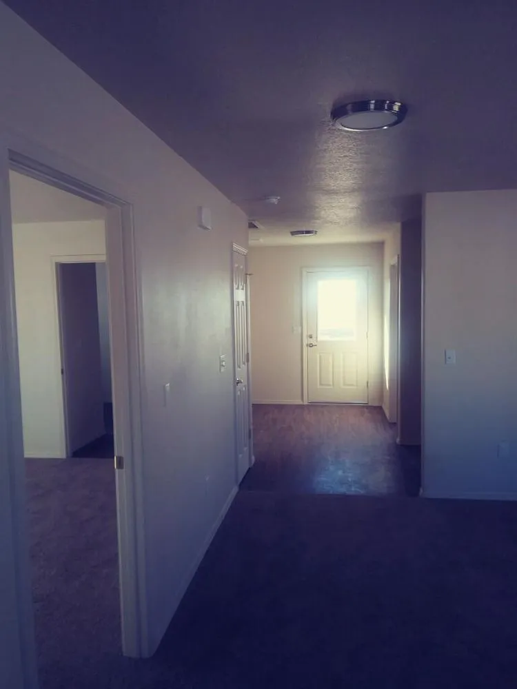 Slide of Manríquez Custom Design