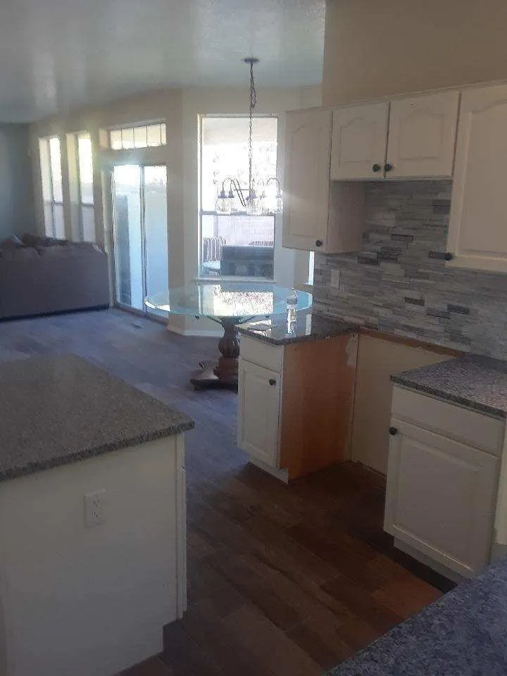 Slide of Manríquez Custom Design