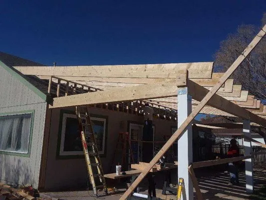 Manríquez Custom Design Logo