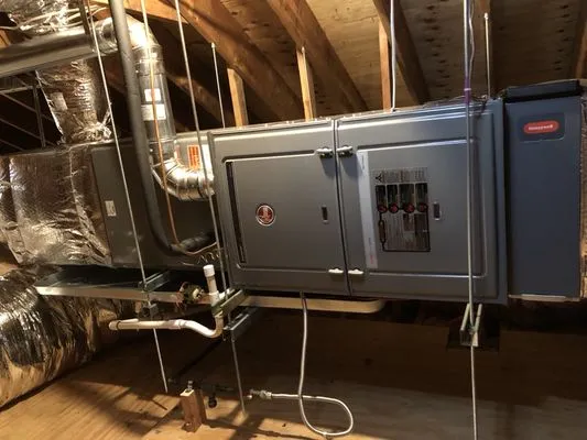 Max Air Heating and Cooling Logo