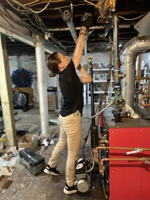 Me & Gee Home Services Logo