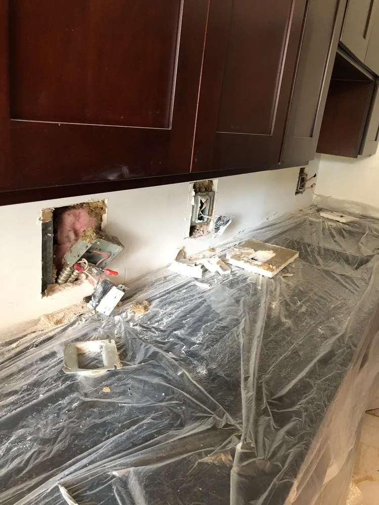 Slide of Mendez Electrical Maintenance