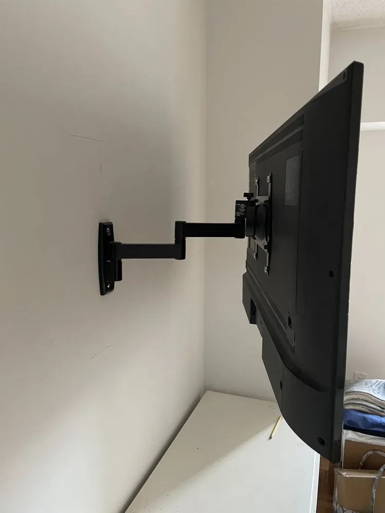 Slide of Mika Handyman