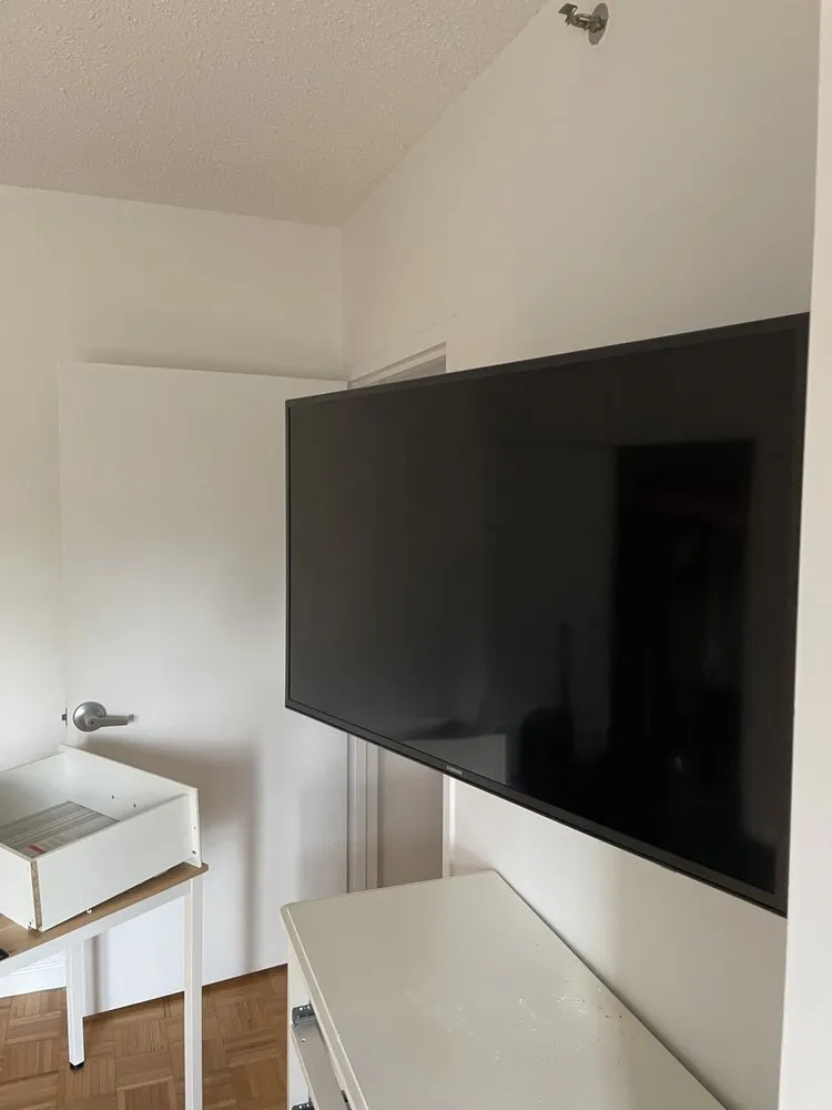 Slide of Mika Handyman