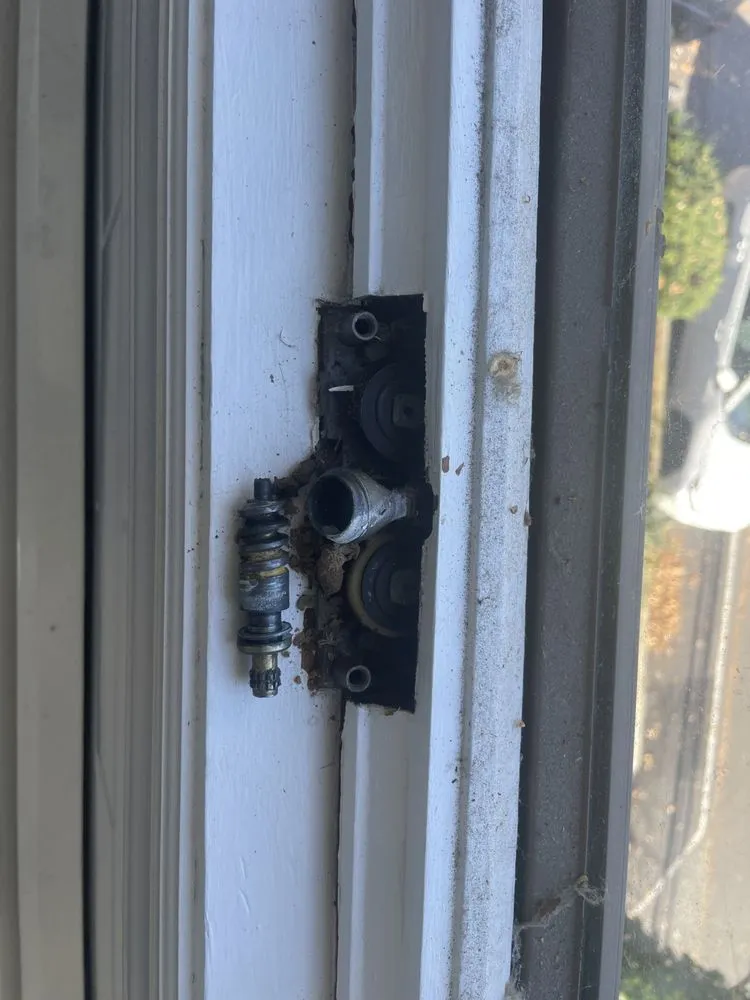 Slide of Mika Handyman