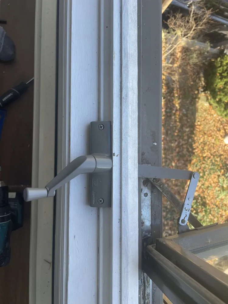 Slide of Mika Handyman