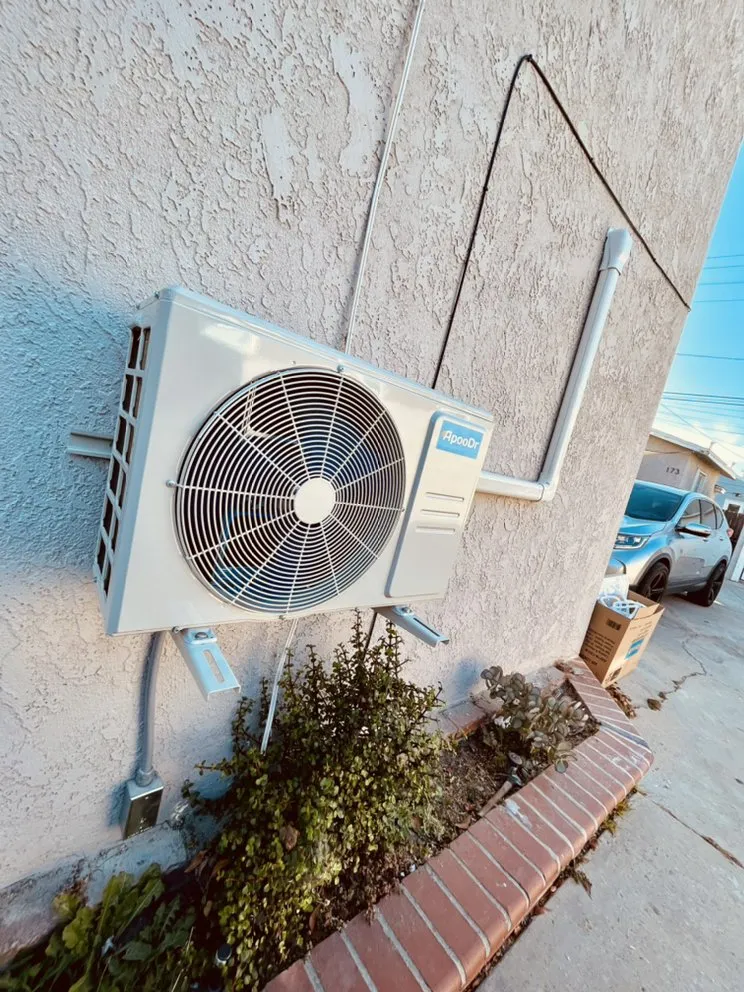 Slide of Mini Split Installation Gominisplit