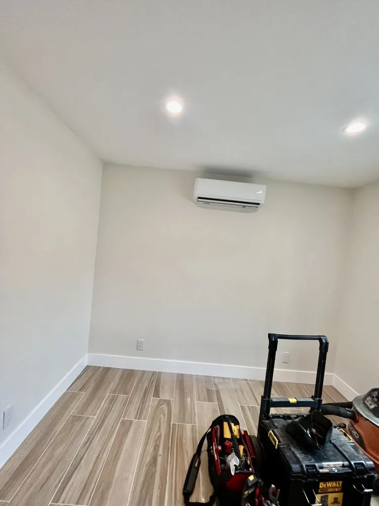 Slide of Mini Split Installation Gominisplit