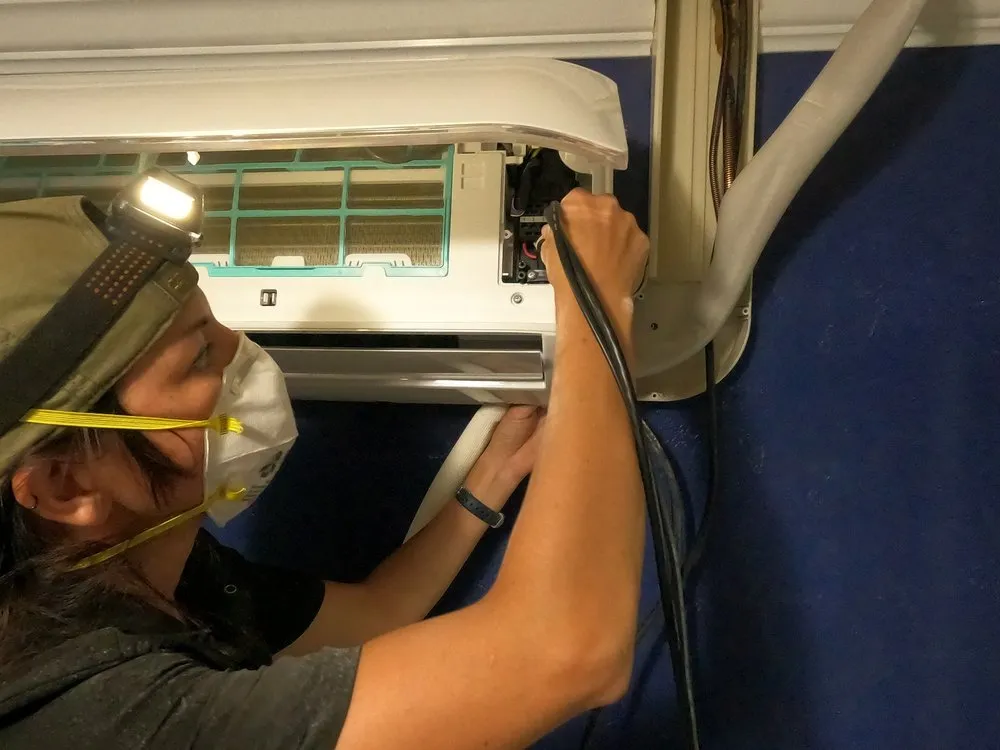 Slide of Miss Minisplit