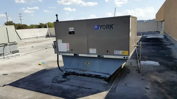 Moes Airconditioning Logo