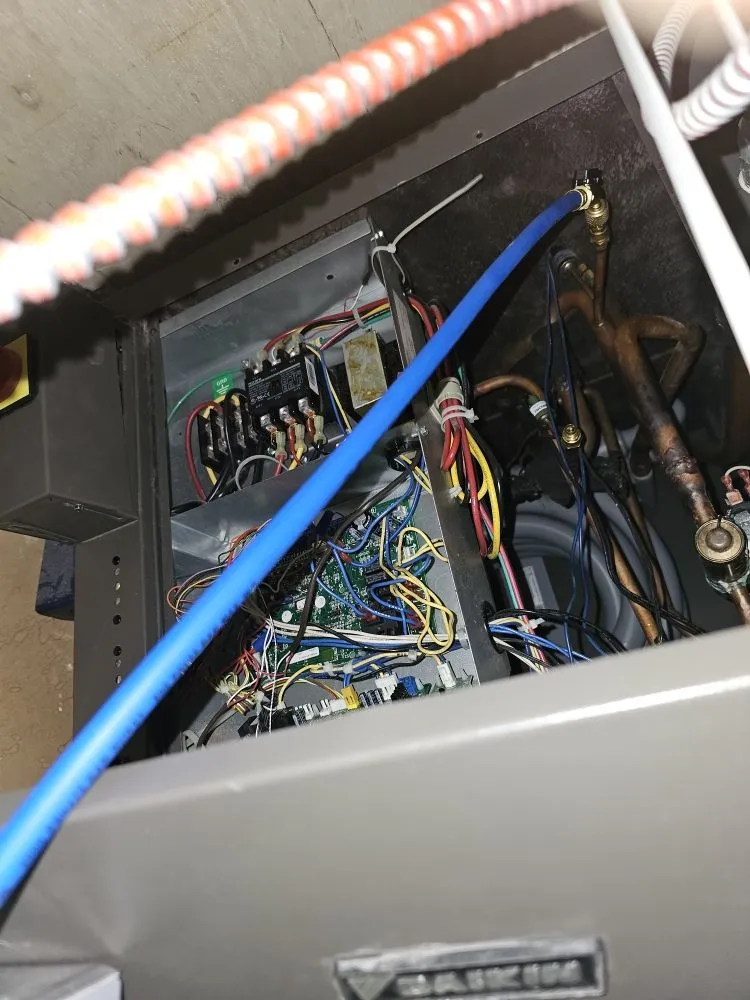 Slide of Molo Hvacre