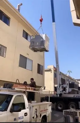 Mr Freeze Heating & Air Logo