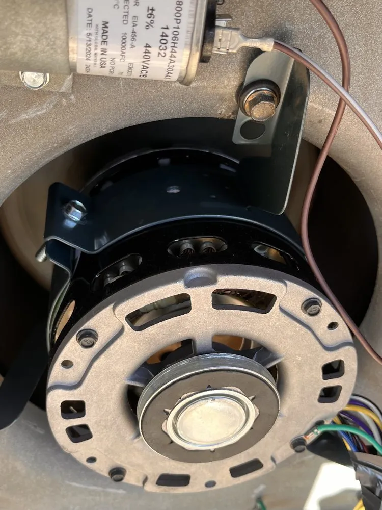 Slide of Mucho Frio Heating and Cooling