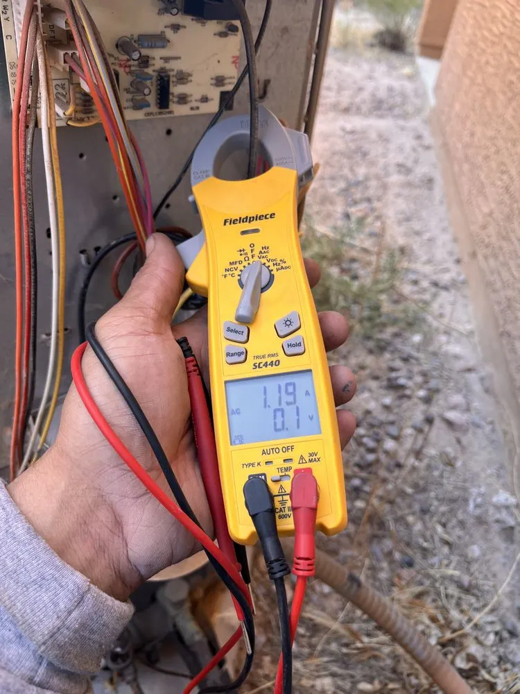 Slide of Mucho Frio Heating and Cooling