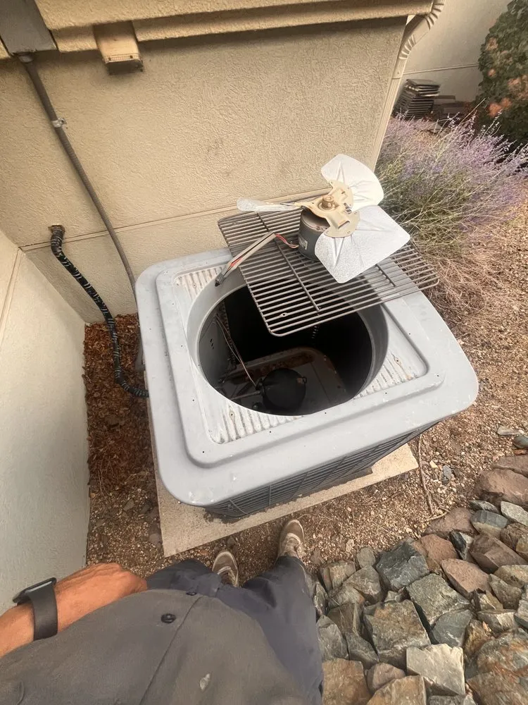 Slide of Mucho Frio Heating and Cooling