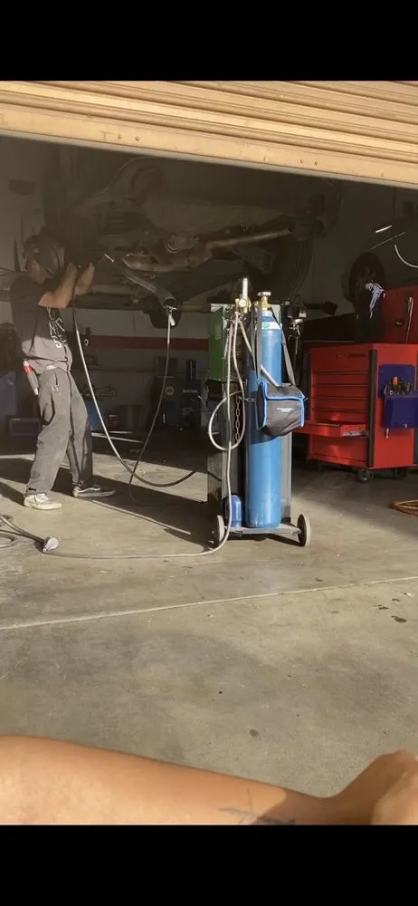 Slide of Muffler & Cat Depot