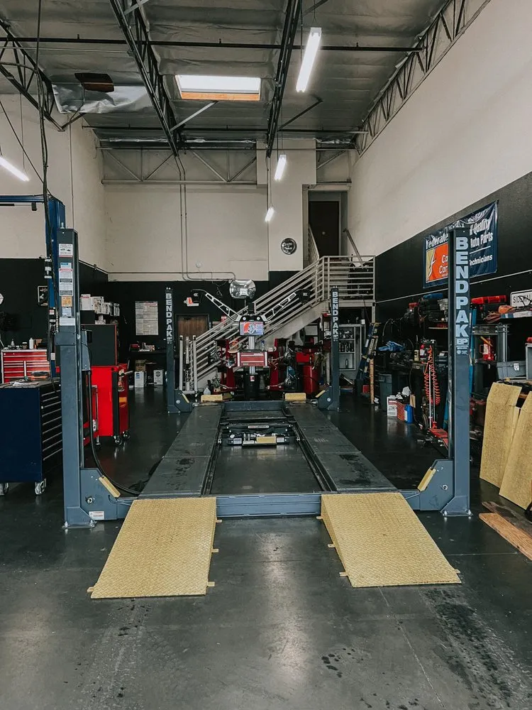 Slide of New Hub Auto Service