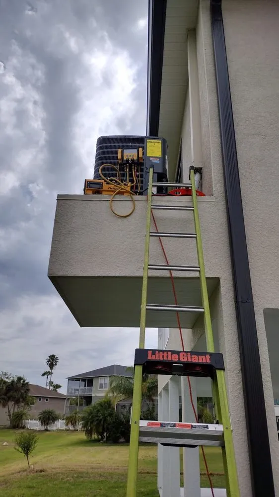 Slide of Neyderluis Air