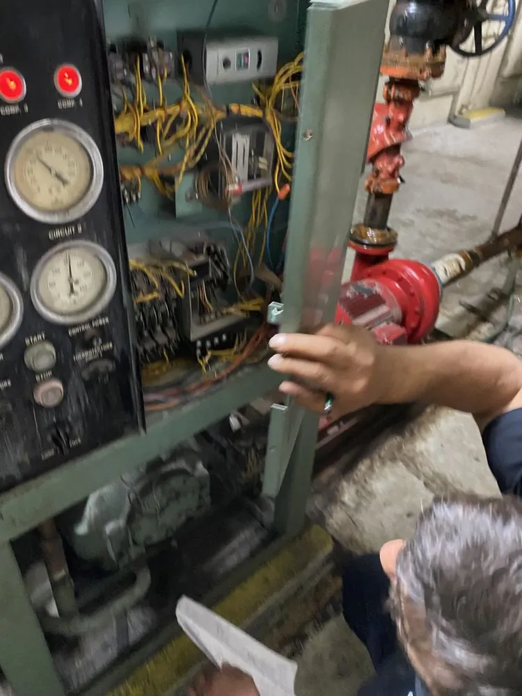Emergency AC repair for homes in St. Louis, MO by Niksic Air Conditioning & Heating