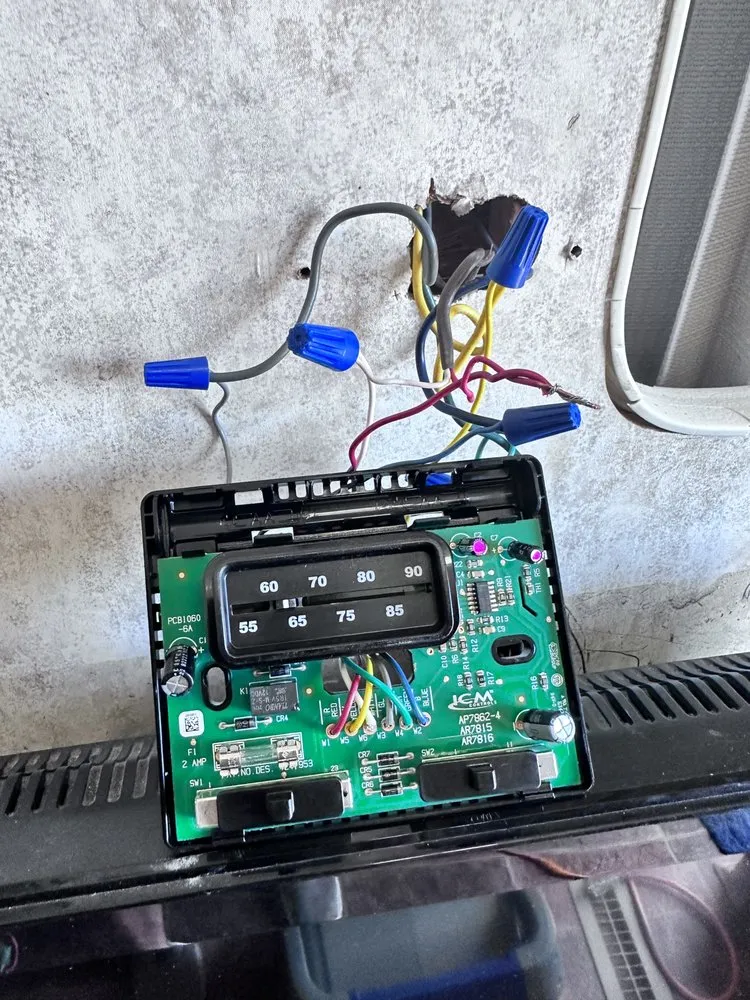 Slide of Nomad Mobile RV Repair and Services