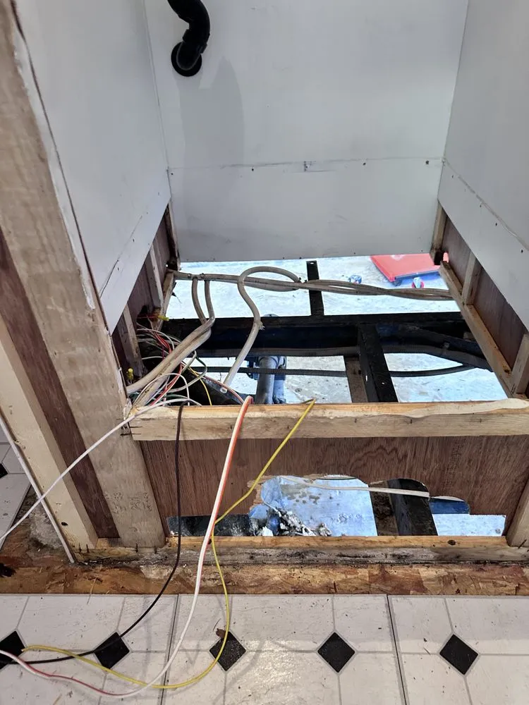 Slide of Nomad Mobile RV Repair and Services