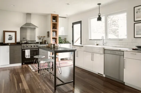 Oasis Home Renovations Logo