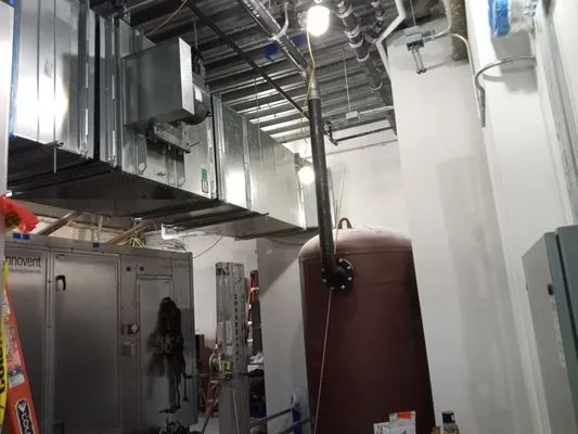 Poynter traveling Logo