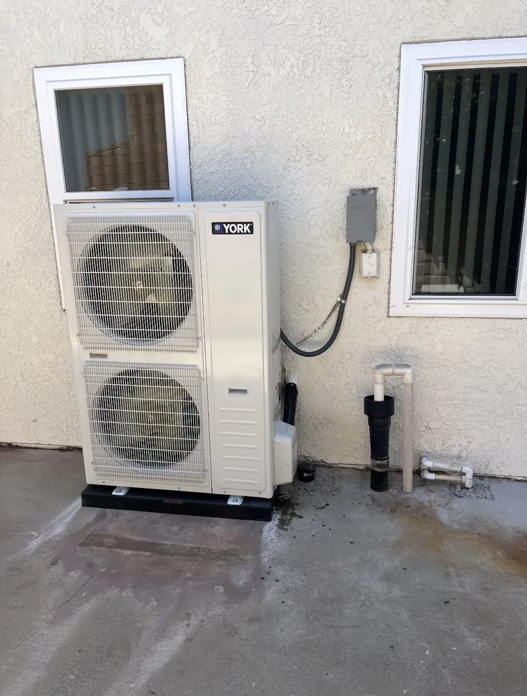 Slide of R Momi Heating & Air-Conditioning