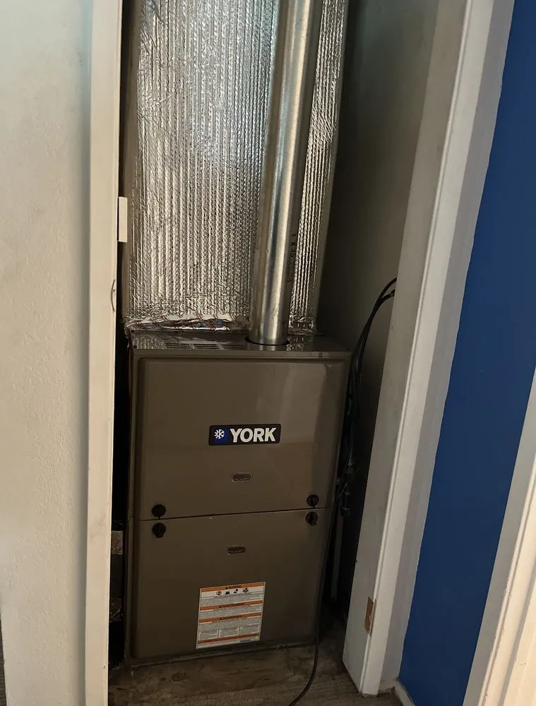 Slide of R Momi Heating & Air-Conditioning