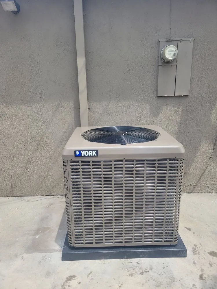 Slide of R Momi Heating & Air-Conditioning