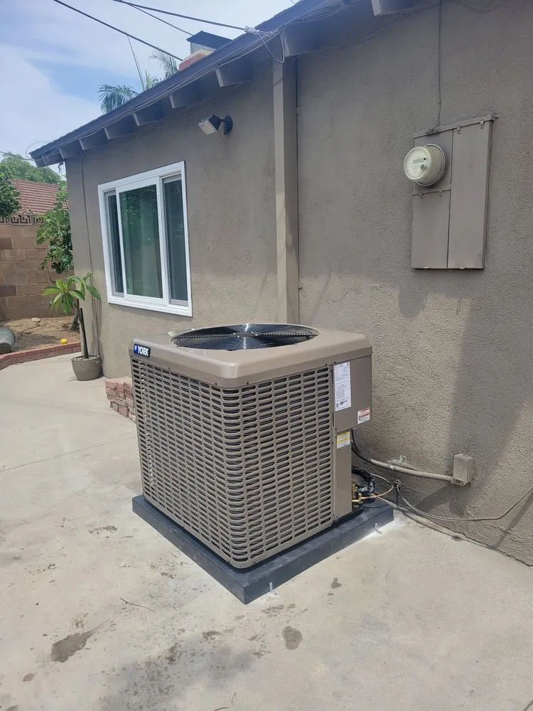 Slide of R Momi Heating & Air-Conditioning