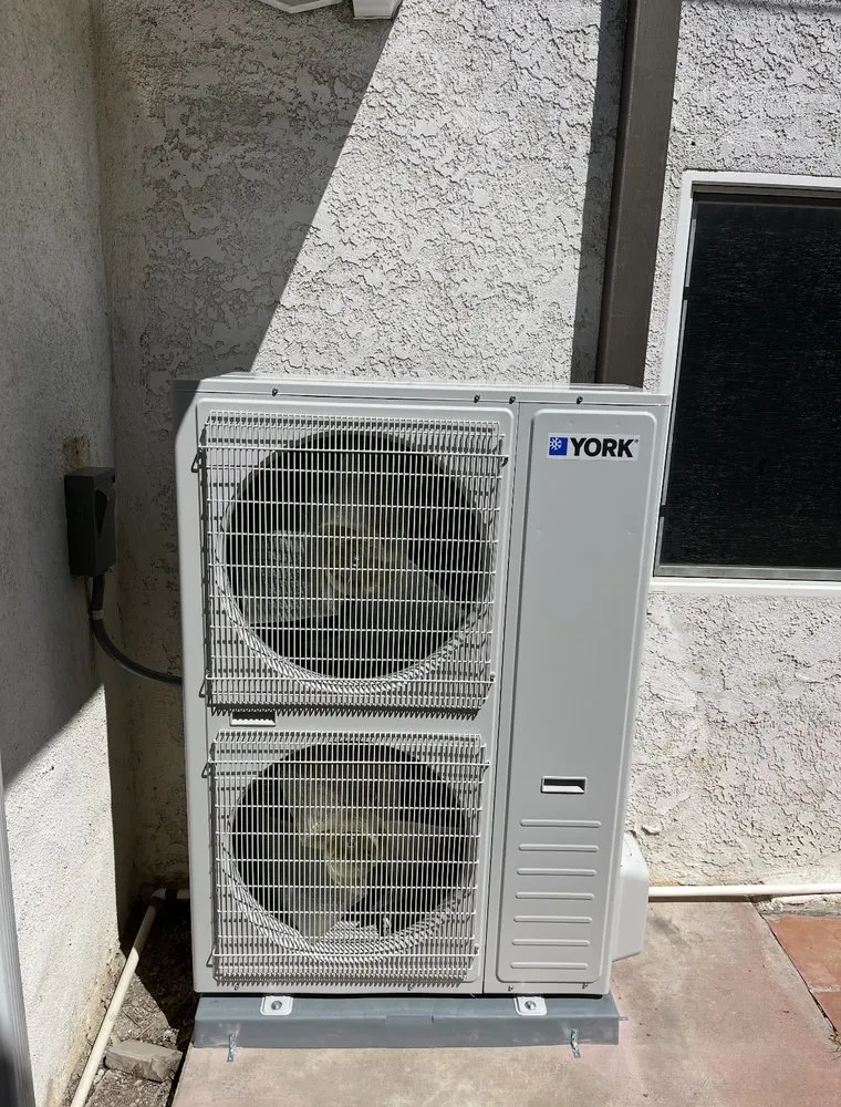 Slide of R Momi Heating & Air-Conditioning