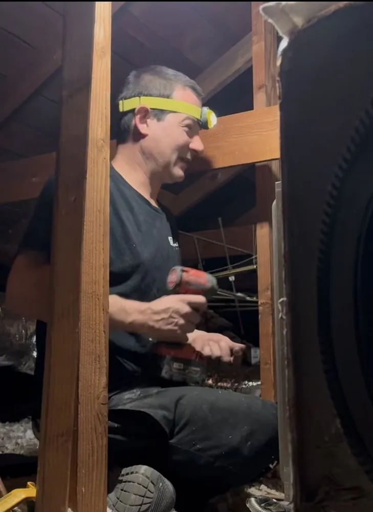 Slide of R Momi Heating & Air-Conditioning