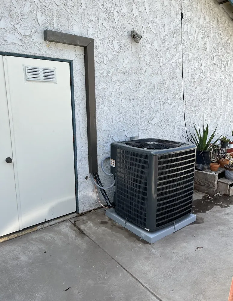 Slide of R Momi Heating & Air-Conditioning