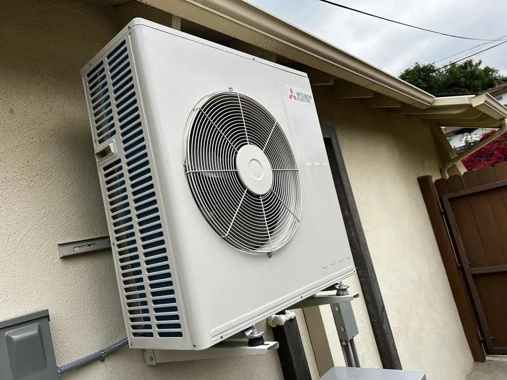 Slide of R Momi Heating & Air-Conditioning