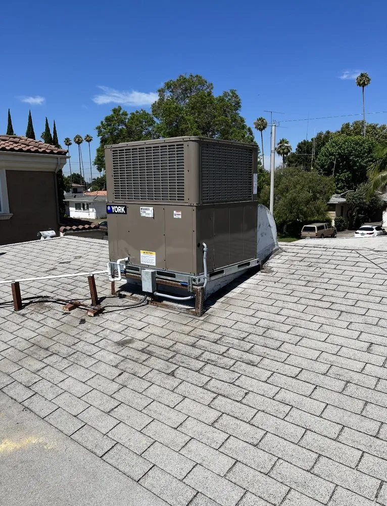 Slide of R Momi Heating & Air-Conditioning