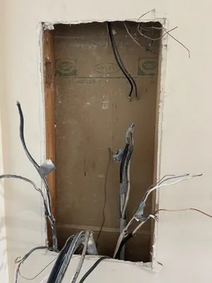 Ramirez Electricity Service Logo