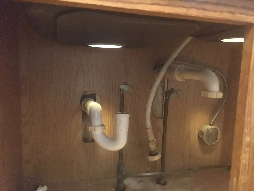 Slide of Reesio's Repairs and Renovations