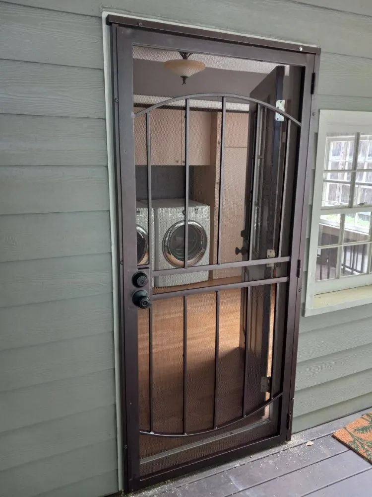 Slide of Reesio's Repairs and Renovations