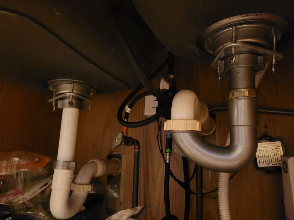 Slide of Reesio's Repairs and Renovations