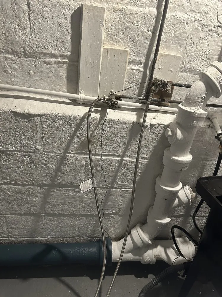 Slide of RH Emergency plumbing & construction