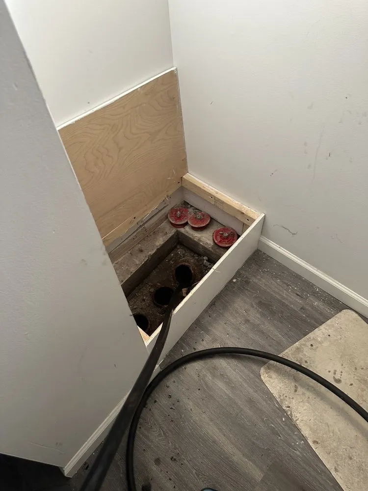 Slide of RH Emergency plumbing & construction