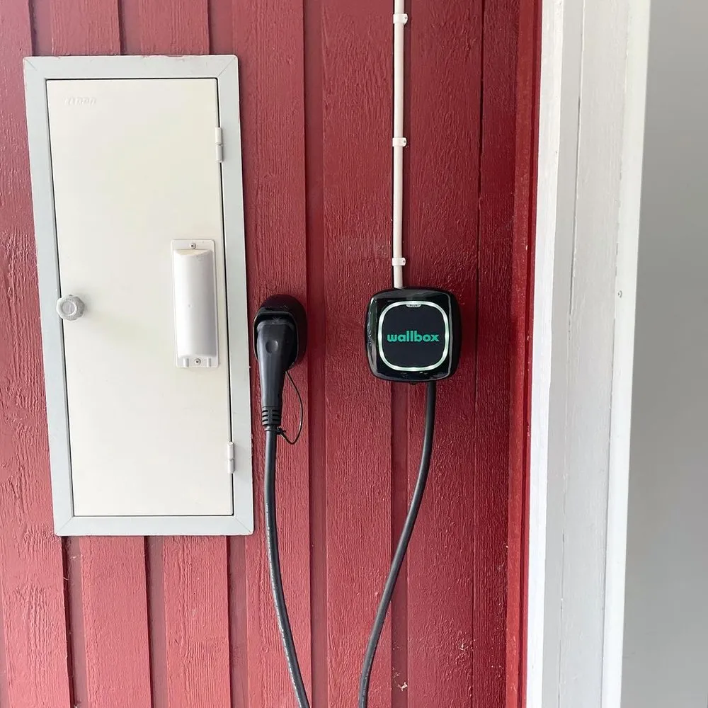 Slide of Rising Emergency Electrician