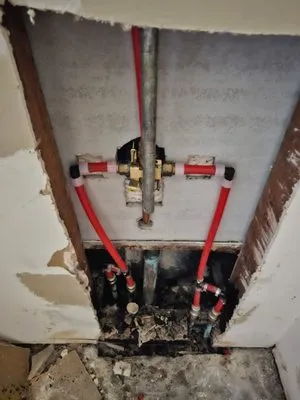 R&M Mechanical and Construction Logo