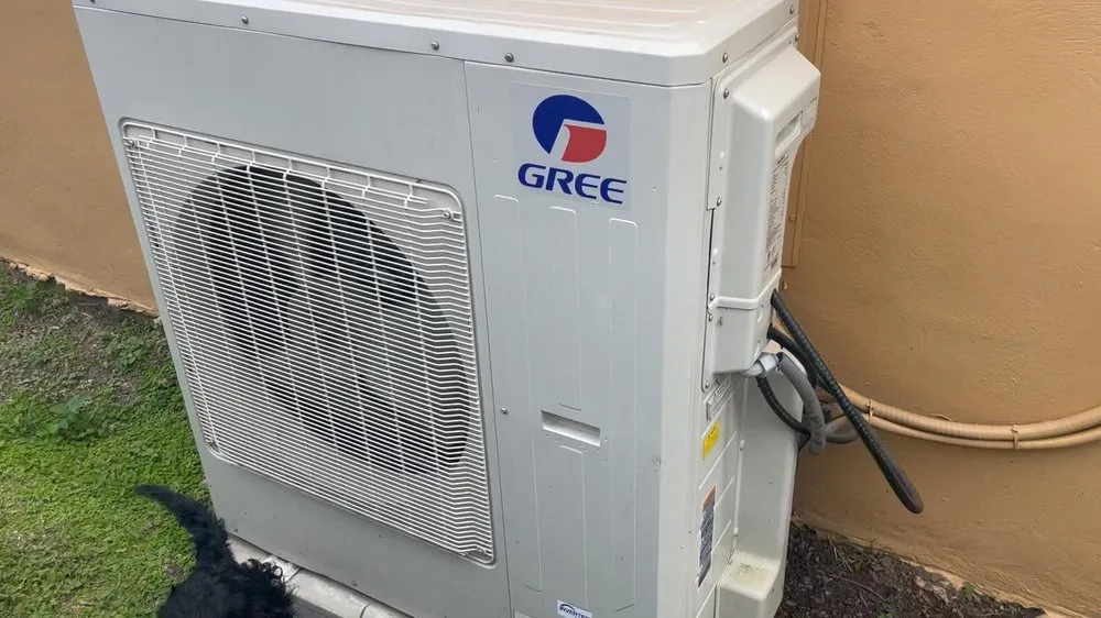 Slide of Rolando’s Helping Hands Service